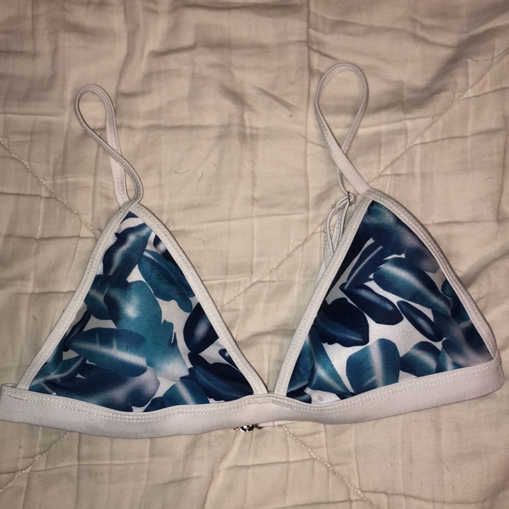 Bikini - Picture 2 of 5
